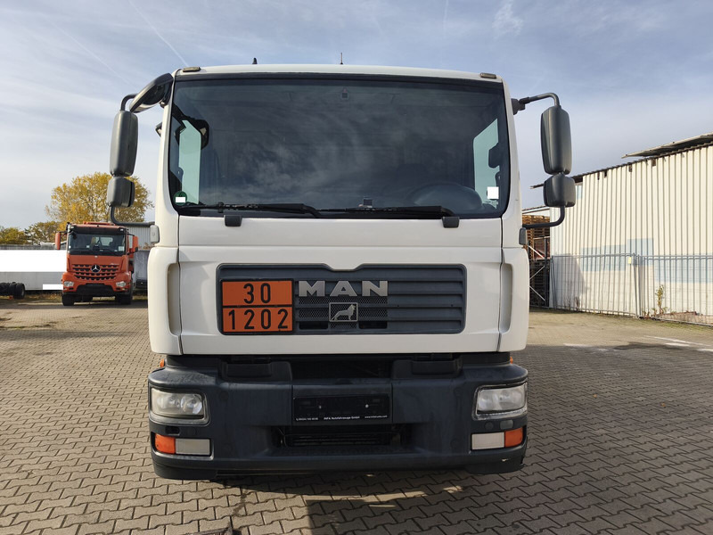 MAN TGM 18.240 12.400 l - Xe bồn: hình 3 MAN TGM 18.240 12.400 l - Xe bồn: hình 3