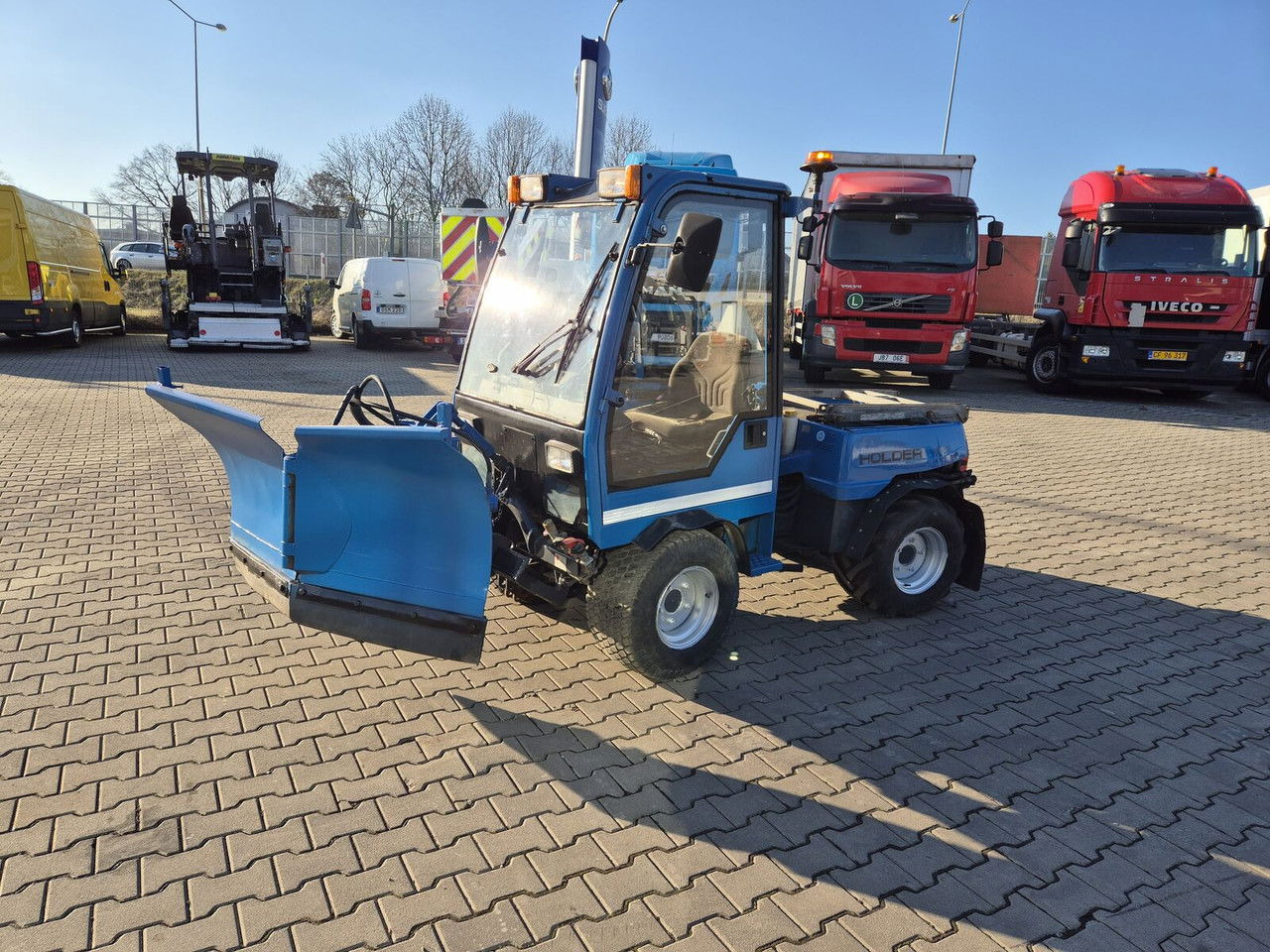 Holder C245 4WD / Tool carrier / Snow plow / PTO Front AN D Rear / 4X4 / - Máy cày đa dụng: hình 1 Holder C245 4WD / Tool carrier / Snow plow / PTO Front AN D Rear / 4X4 / - Máy cày đa dụng: hình 1