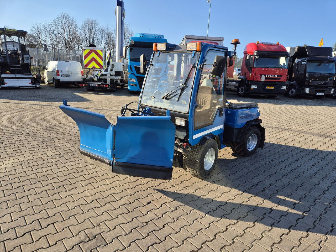 Holder C245 4WD / Tool carrier / Snow plow / PTO Front AN D Rear / 4X4 / - Máy cày đa dụng: hình 2 Holder C245 4WD / Tool carrier / Snow plow / PTO Front AN D Rear / 4X4 / - Máy cày đa dụng: hình 2