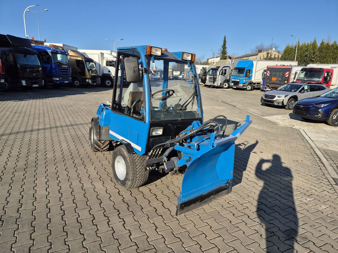 Holder C245 4WD / Tool carrier / Snow plow / PTO Front AN D Rear / 4X4 / - Máy cày đa dụng: hình 5 Holder C245 4WD / Tool carrier / Snow plow / PTO Front AN D Rear / 4X4 / - Máy cày đa dụng: hình 5