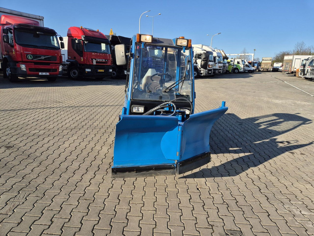 Holder C245 4WD / Tool carrier / Snow plow / PTO Front AN D Rear / 4X4 / - Máy cày đa dụng: hình 4 Holder C245 4WD / Tool carrier / Snow plow / PTO Front AN D Rear / 4X4 / - Máy cày đa dụng: hình 4