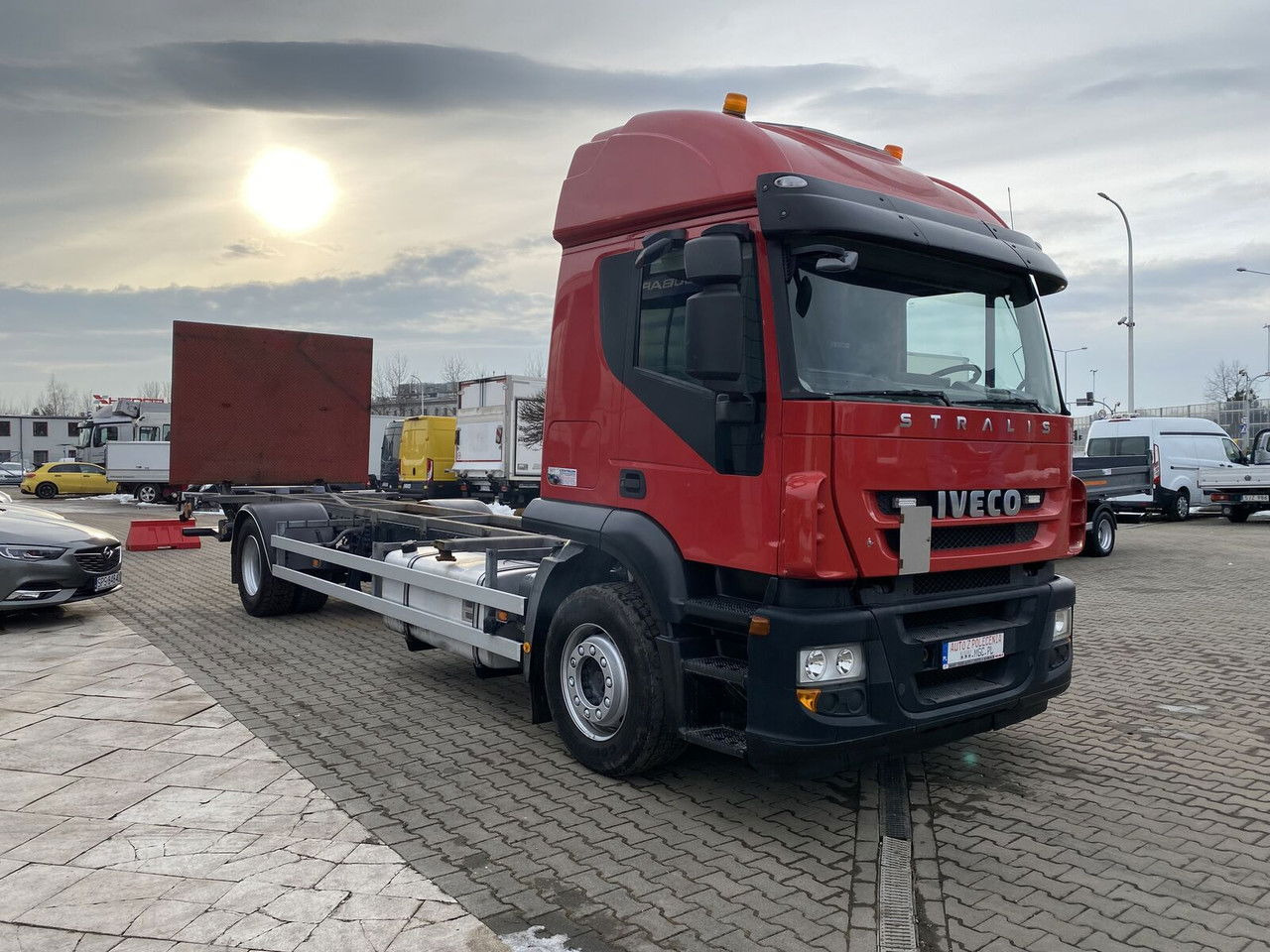 IVECO Stralis 360 AT 190 / Euro 5 / NEW Service / Long Frame - Xe tải khung gầm: hình 2 IVECO Stralis 360 AT 190 / Euro 5 / NEW Service / Long Frame - Xe tải khung gầm: hình 2