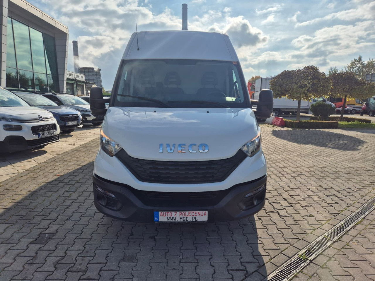 Iveco Daily 35S14 L4H3 - Xe van chở hàng: hình 3 Iveco Daily 35S14 L4H3 - Xe van chở hàng: hình 3
