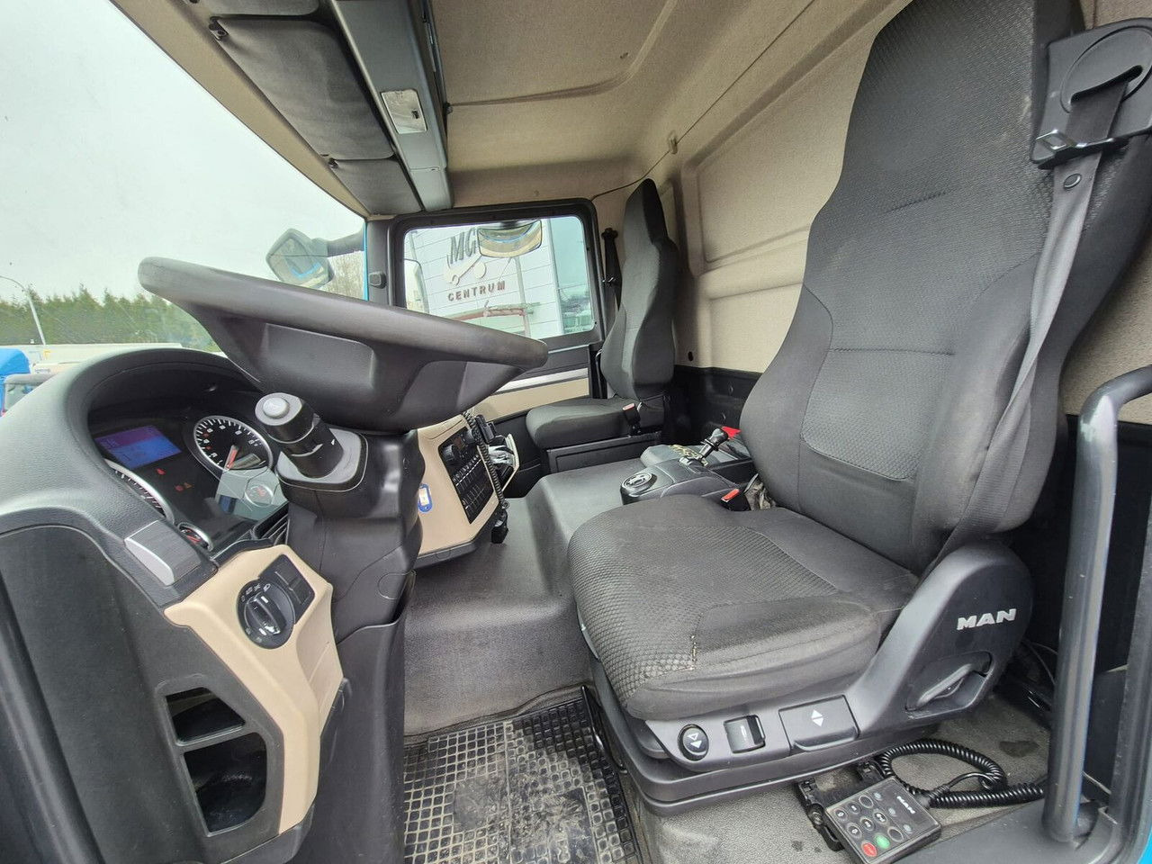 Cho thuê MAN TGM 15.250 1 Owner / Serviced / 2 Trucks IN Offer  MAN TGM 15.250 1 Owner / Serviced / 2 Trucks IN Offer: hình 27