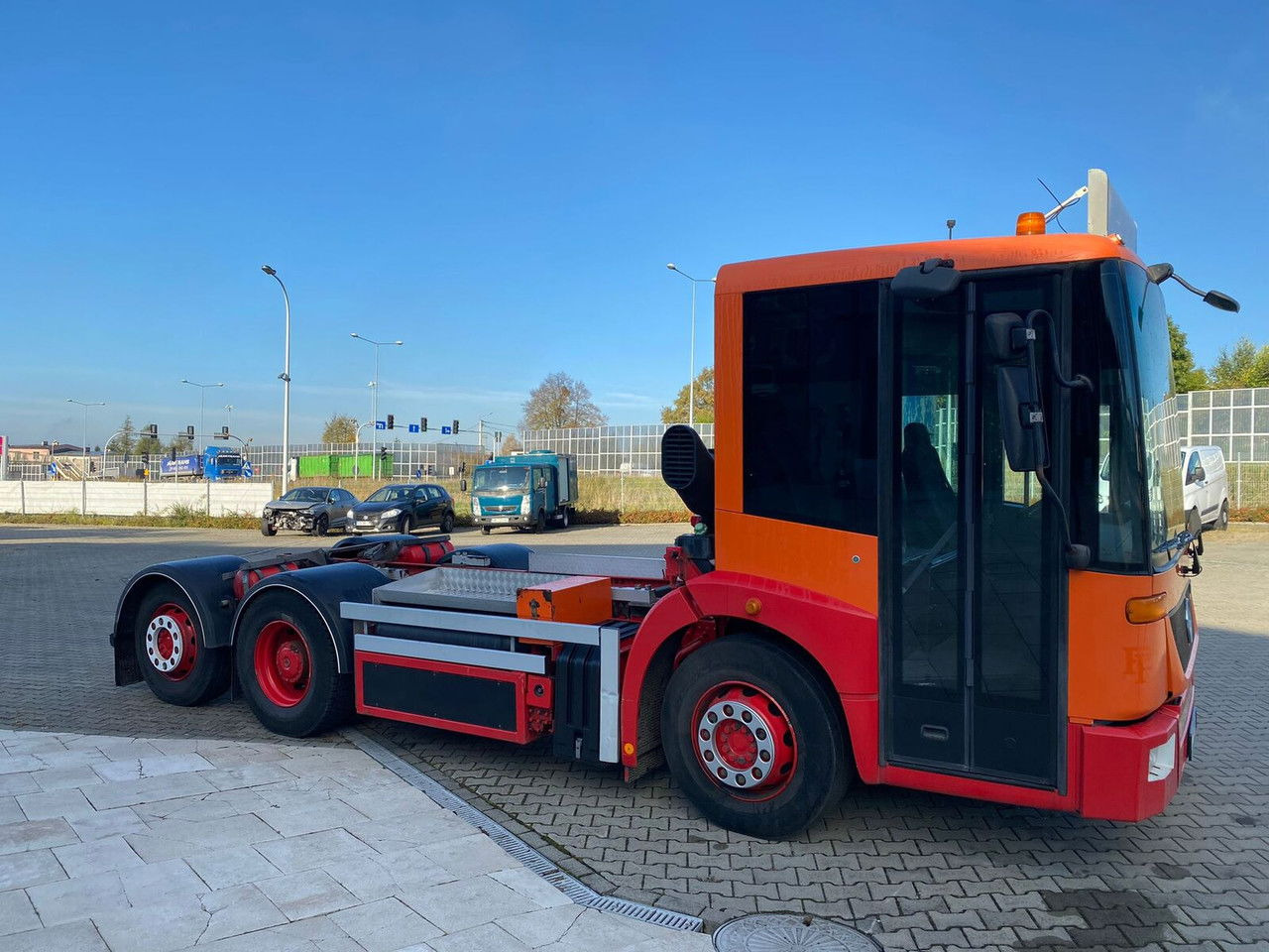 MERCEDES-BENZ Econic 2628 Eqonic 2628 - 1 Owner / LOW KM / Works Great - Xe tải khung gầm: hình 4 MERCEDES-BENZ Econic 2628 Eqonic 2628 - 1 Owner / LOW KM / Works Great - Xe tải khung gầm: hình 4