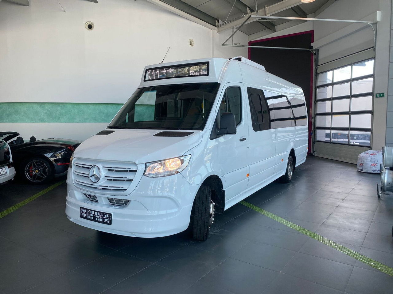 Mercedes-Benz Sprinter 517 - Xe bus mini, Xe van chở khách: hình 2 Mercedes-Benz Sprinter 517 - Xe bus mini, Xe van chở khách: hình 2