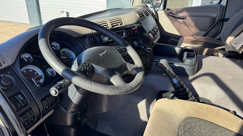 Cho thuê DAF CF 85.410 6x4 tipper - retarder DAF CF 85.410 6x4 tipper - retarder: hình 29 Cho thuê DAF CF 85.410 6x4 tipper - retarder DAF CF 85.410 6x4 tipper - retarder: hình 29