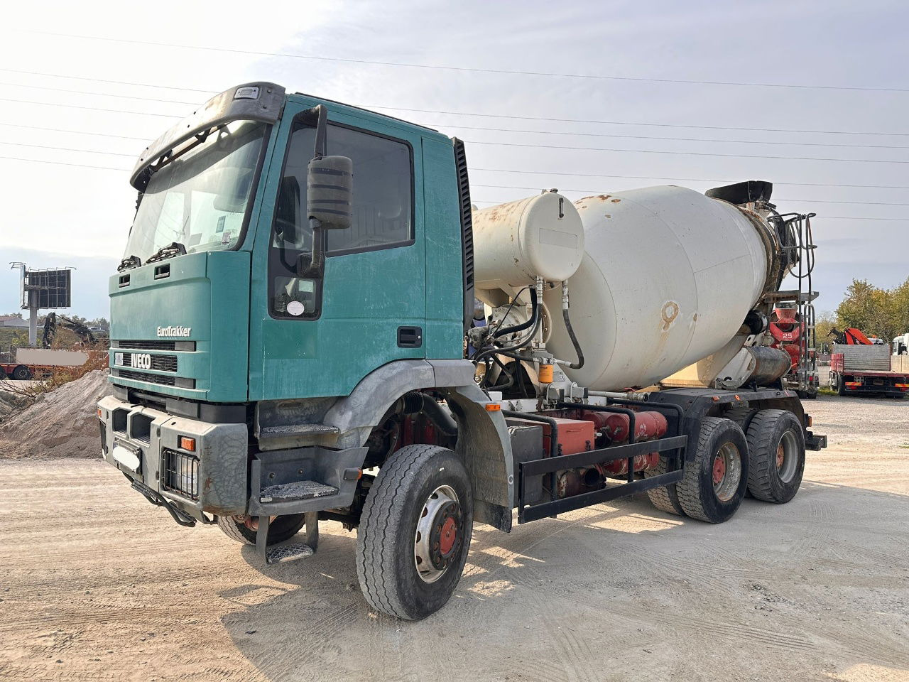 Iveco Eurotrakker 260E35W 6x6 mixer - 7m3 - Xe trộn bê tông: hình 1 Iveco Eurotrakker 260E35W 6x6 mixer - 7m3 - Xe trộn bê tông: hình 1