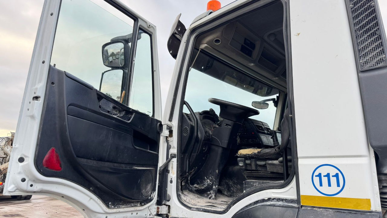 Xe trộn bê tông Iveco Trakker AD340TB45 8x4 mixer 10m3: hình 20 Xe trộn bê tông Iveco Trakker AD340TB45 8x4 mixer 10m3: hình 20