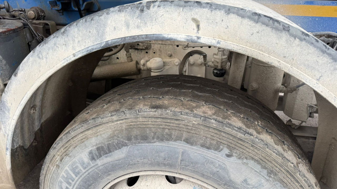 Xe trộn bê tông Iveco Trakker AD340TB45 8x4 mixer 10m3: hình 15 Xe trộn bê tông Iveco Trakker AD340TB45 8x4 mixer 10m3: hình 15