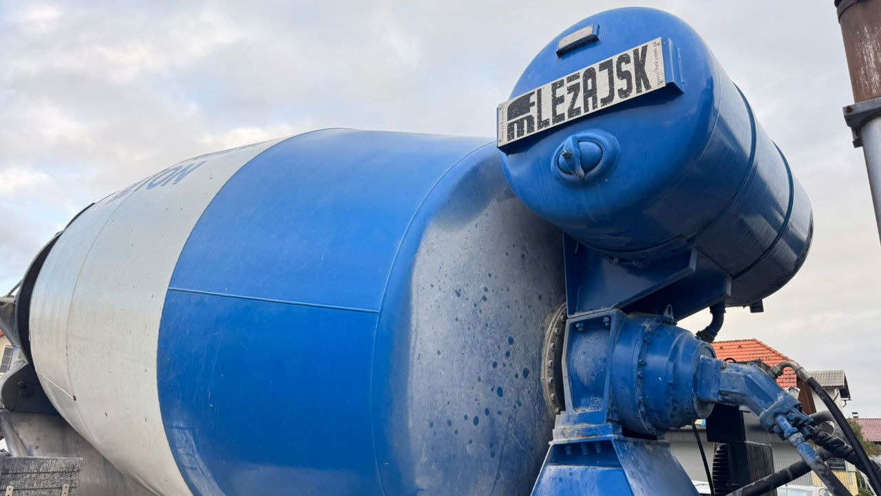 Xe trộn bê tông Iveco Trakker AD340TB45 8x4 mixer 10m3: hình 9 Xe trộn bê tông Iveco Trakker AD340TB45 8x4 mixer 10m3: hình 9