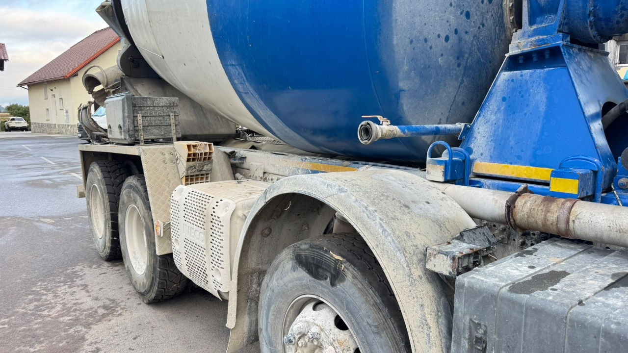 Iveco Trakker AD340TB45 8x4 mixer 10m3 - Xe trộn bê tông: hình 4 Iveco Trakker AD340TB45 8x4 mixer 10m3 - Xe trộn bê tông: hình 4