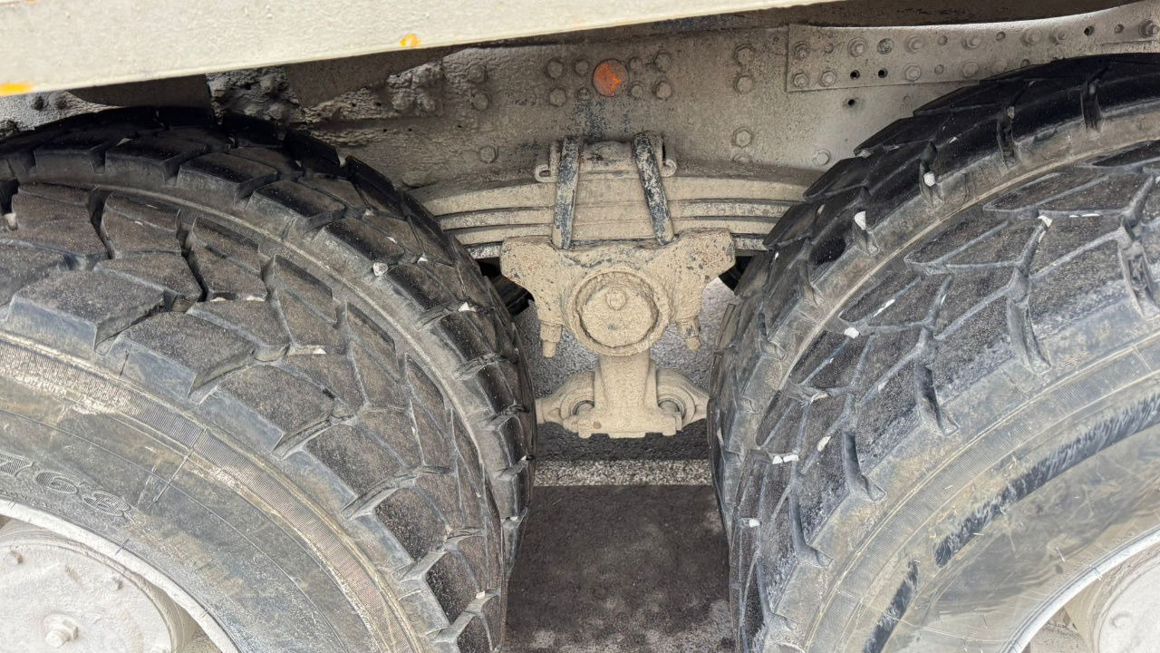 Xe trộn bê tông Iveco Trakker AD340TB45 8x4 mixer 10m3: hình 16 Xe trộn bê tông Iveco Trakker AD340TB45 8x4 mixer 10m3: hình 16