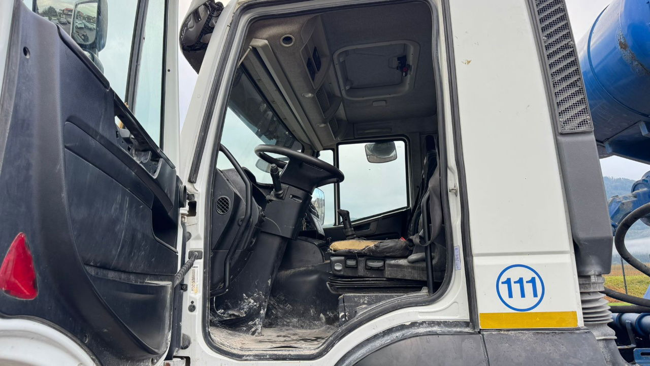 Xe trộn bê tông Iveco Trakker AD340TB45 8x4 mixer 10m3: hình 21 Xe trộn bê tông Iveco Trakker AD340TB45 8x4 mixer 10m3: hình 21