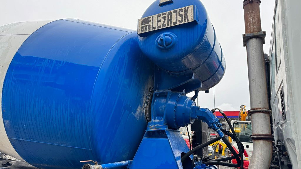 Iveco Trakker AD340TB45 8x4 mixer 9m3 - Xe trộn bê tông: hình 5 Iveco Trakker AD340TB45 8x4 mixer 9m3 - Xe trộn bê tông: hình 5