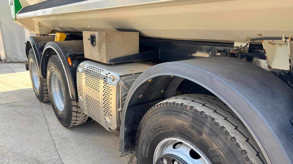 Iveco Trakker AD410T45 8x4 20m3 - hydr. back - 72.000km - Xe ben: hình 4 Iveco Trakker AD410T45 8x4 20m3 - hydr. back - 72.000km - Xe ben: hình 4