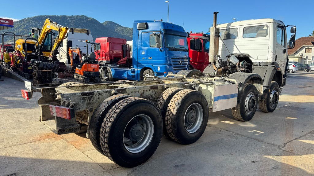 Mercedes-Benz SK 3234 8x4 chassis - Xe tải khung gầm: hình 5 Mercedes-Benz SK 3234 8x4 chassis - Xe tải khung gầm: hình 5