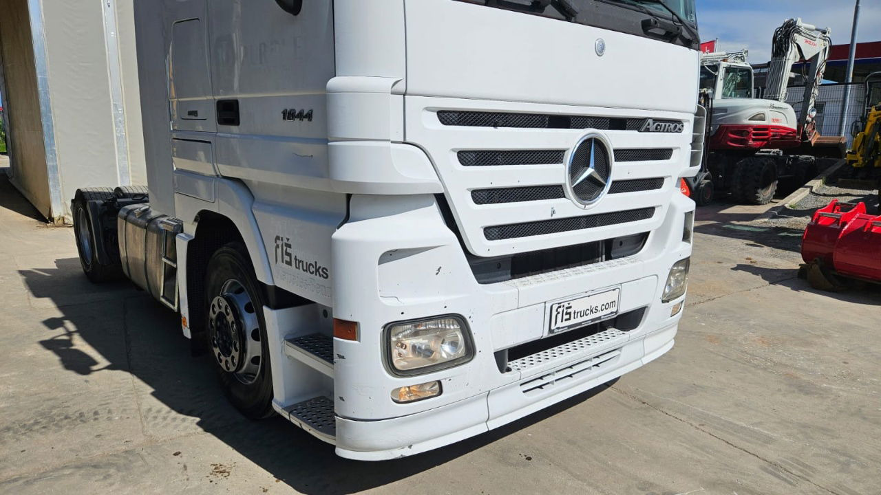 Mercedes-Benz Actros 1844 LS 4x2 tractor unit - Xe đầu kéo: hình 4 Mercedes-Benz Actros 1844 LS 4x2 tractor unit - Xe đầu kéo: hình 4