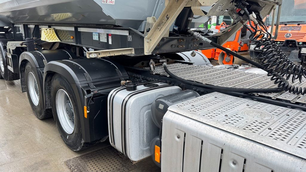 Mercedes-Benz Arocs 2651 6X4 tipp. hydr. - turbo retarder - Xe đầu kéo: hình 4 Mercedes-Benz Arocs 2651 6X4 tipp. hydr. - turbo retarder - Xe đầu kéo: hình 4