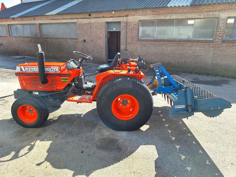 Kubota B2150 - Xe cày kéo: hình 2 Kubota B2150 - Xe cày kéo: hình 2
