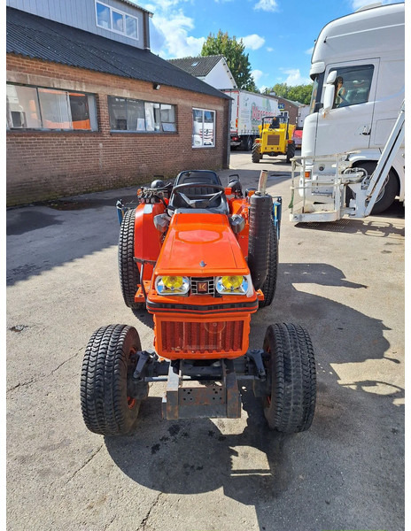 Kubota B2150 - Xe cày kéo: hình 3 Kubota B2150 - Xe cày kéo: hình 3