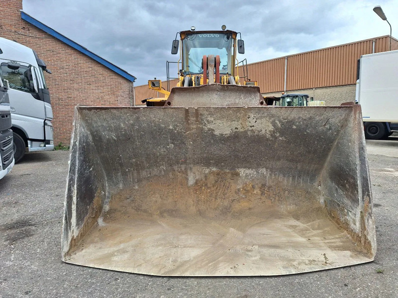 Volvo L220D - Máy xúc lật bánh lốp: hình 2 Volvo L220D - Máy xúc lật bánh lốp: hình 2