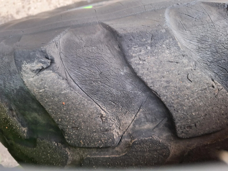 Máy xúc lật mini bánh xích Yanmar V80: hình 12 Máy xúc lật mini bánh xích Yanmar V80: hình 12