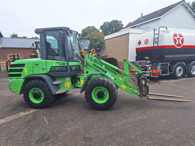 Yanmar V80 - Máy xúc lật mini bánh xích: hình 5 Yanmar V80 - Máy xúc lật mini bánh xích: hình 5
