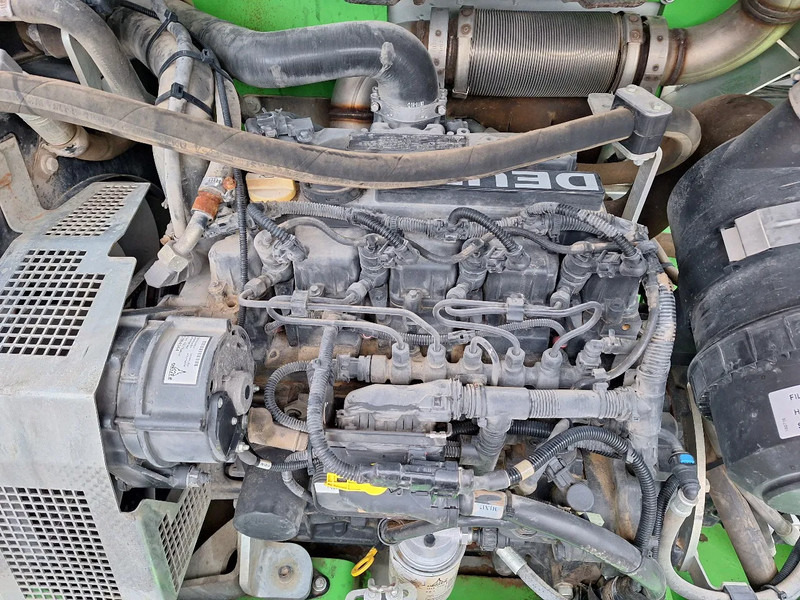 Máy xúc lật mini bánh xích Yanmar V80: hình 8 Máy xúc lật mini bánh xích Yanmar V80: hình 8