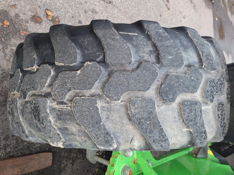 Máy xúc lật mini bánh xích Yanmar V80: hình 10 Máy xúc lật mini bánh xích Yanmar V80: hình 10