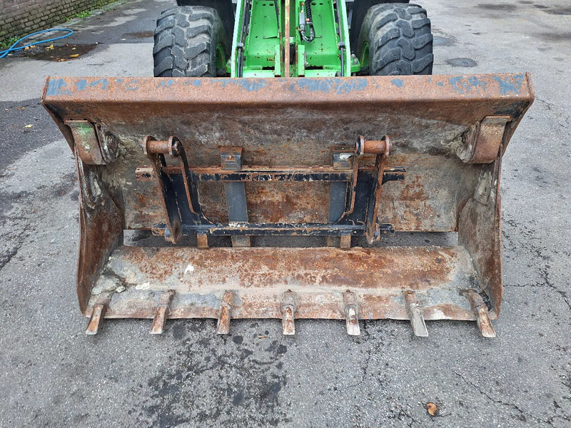 Máy xúc lật mini bánh xích Yanmar V80: hình 16 Máy xúc lật mini bánh xích Yanmar V80: hình 16