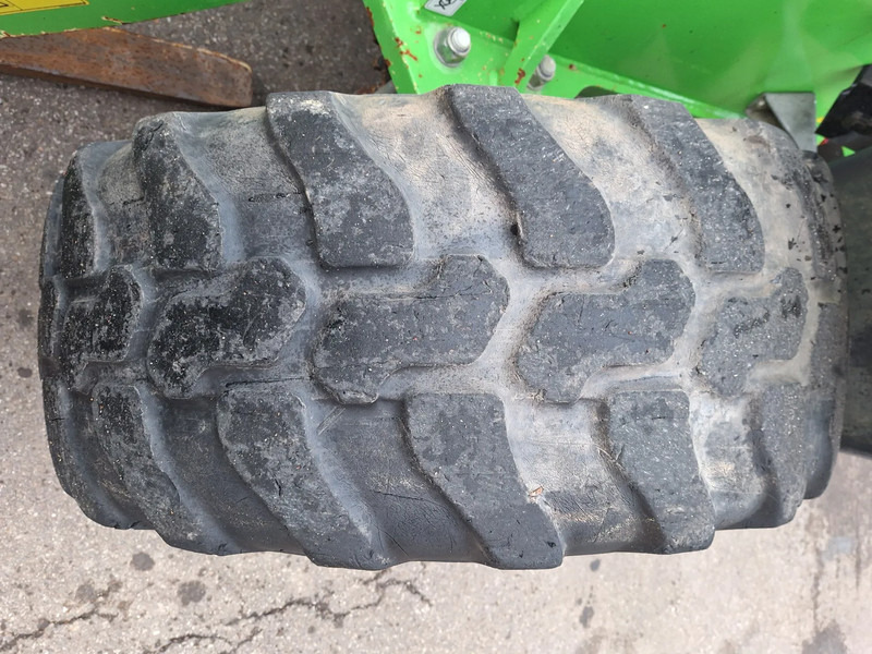 Máy xúc lật mini bánh xích Yanmar V80: hình 9 Máy xúc lật mini bánh xích Yanmar V80: hình 9