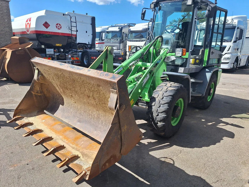 Yanmar V80 - Máy xúc lật mini bánh xích: hình 2 Yanmar V80 - Máy xúc lật mini bánh xích: hình 2