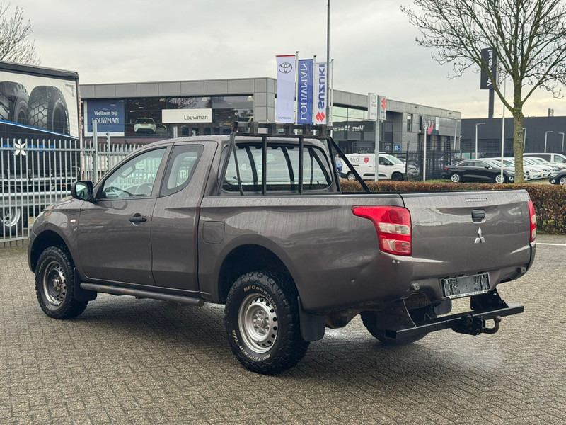 Mitsubishi L200 4*4 airco - Xe bán tải: hình 4 Mitsubishi L200 4*4 airco - Xe bán tải: hình 4
