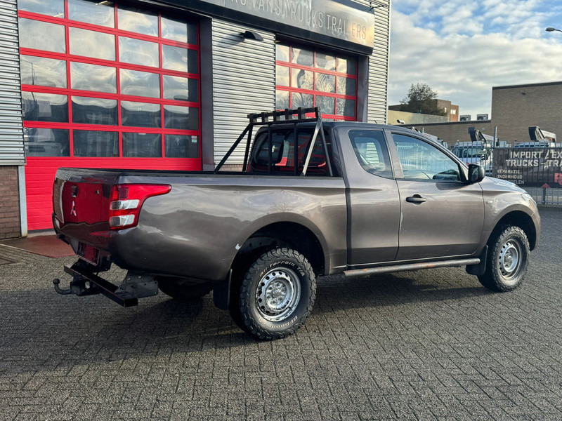 Mitsubishi L200 4*4 airco - Xe bán tải: hình 5 Mitsubishi L200 4*4 airco - Xe bán tải: hình 5