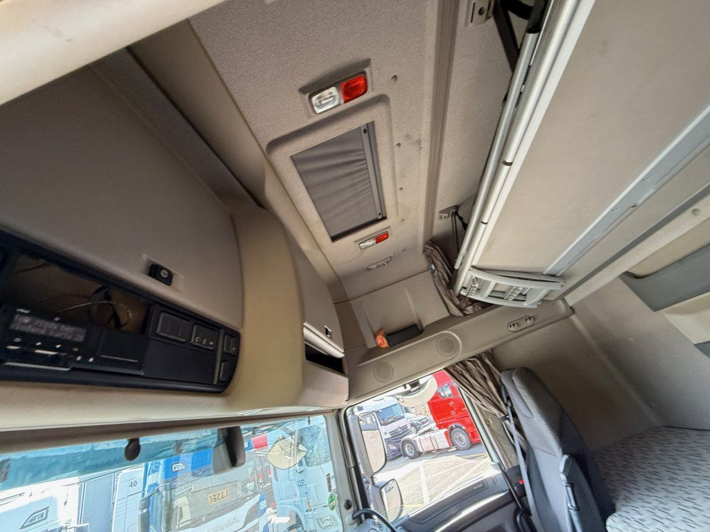 Xe tải thùng mui bạt DAF XF440 EURO 6 6x2 + Agrikom: hình 11