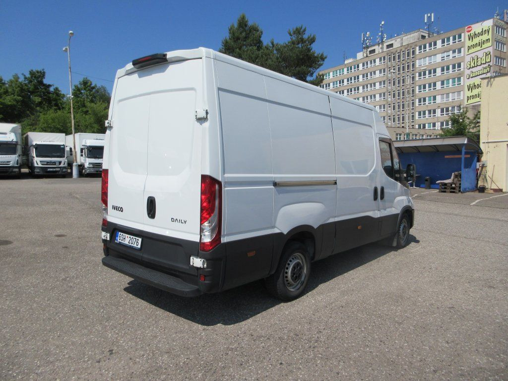Iveco Daily 35S16 - Xe van chở hàng: hình 3 Iveco Daily 35S16 - Xe van chở hàng: hình 3