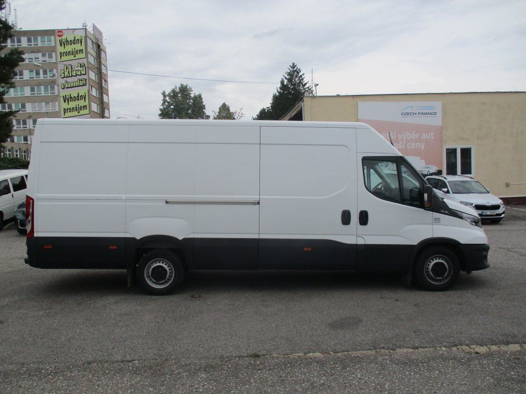 Iveco Daily 35S16 - Xe van chở hàng: hình 4 Iveco Daily 35S16 - Xe van chở hàng: hình 4