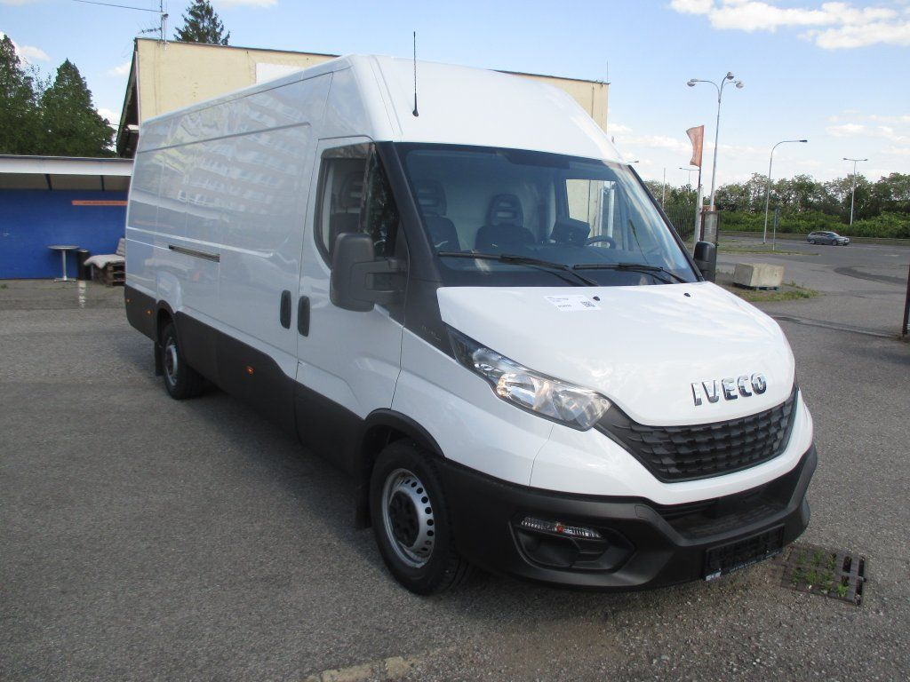 Iveco Daily 35S16 - Xe van chở hàng: hình 4 Iveco Daily 35S16 - Xe van chở hàng: hình 4