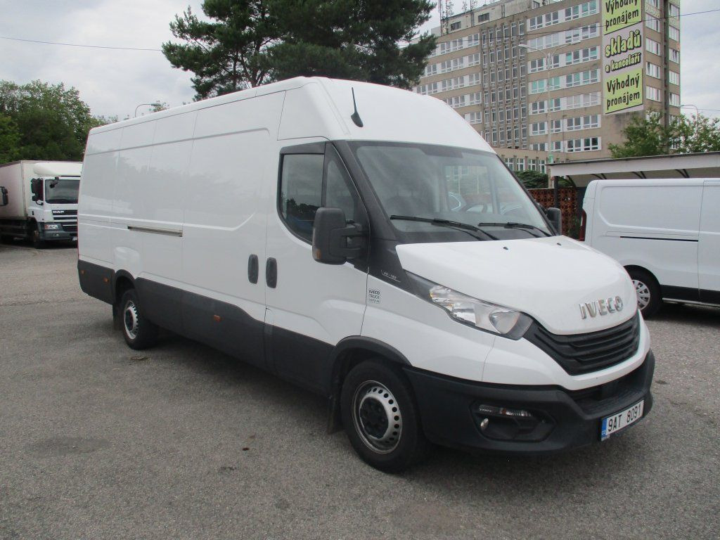 Iveco Daily 35S16 - Xe van chở hàng: hình 3 Iveco Daily 35S16 - Xe van chở hàng: hình 3