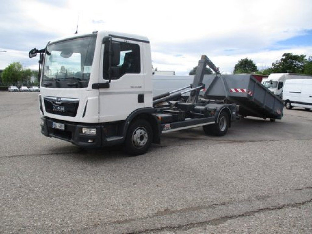 MAN 12.220 TGL - Xe tải hộp: hình 4 MAN 12.220 TGL - Xe tải hộp: hình 4