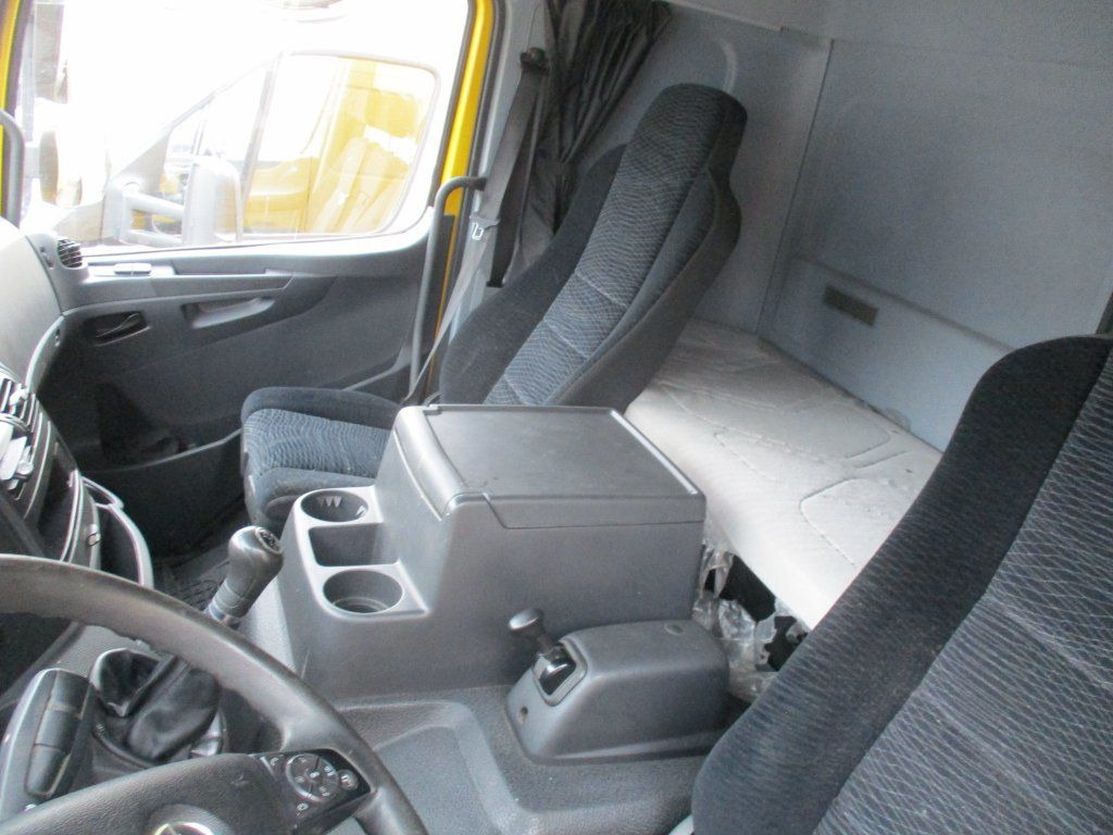 Mercedes-Benz Atego 210, Liege - Xe tải nhỏ thùng kín: hình 4 Mercedes-Benz Atego 210, Liege - Xe tải nhỏ thùng kín: hình 4