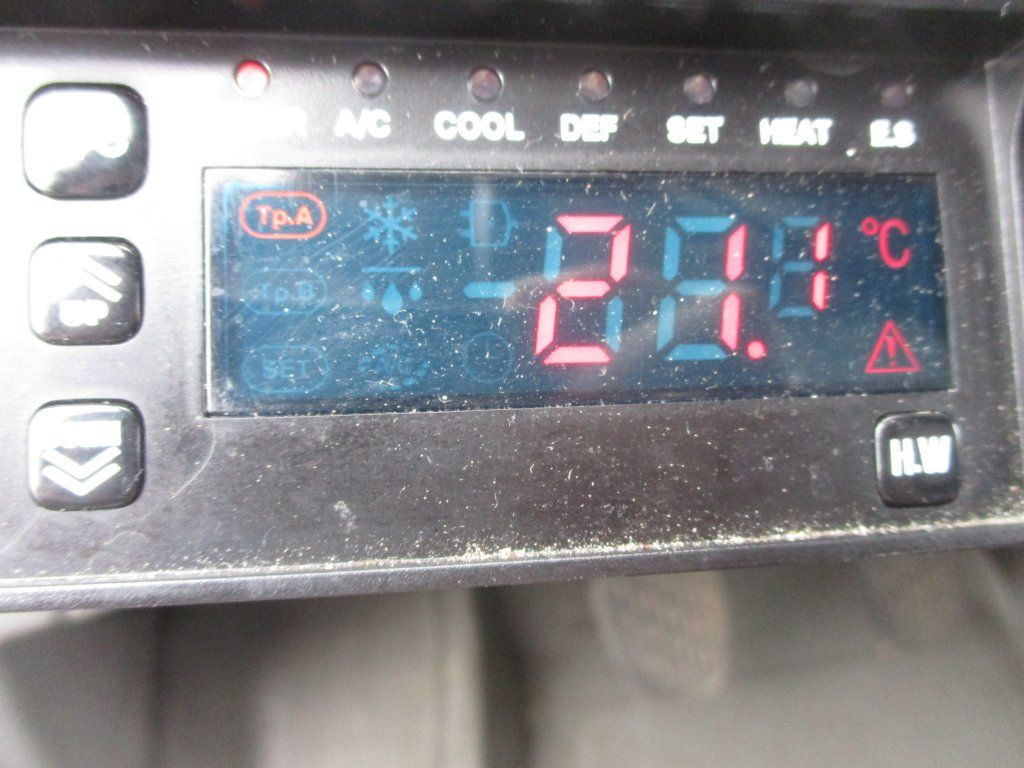 Xe van đông lạnh Mercedes-Benz Sprinter 516 CDI: hình 10 Xe van đông lạnh Mercedes-Benz Sprinter 516 CDI: hình 10