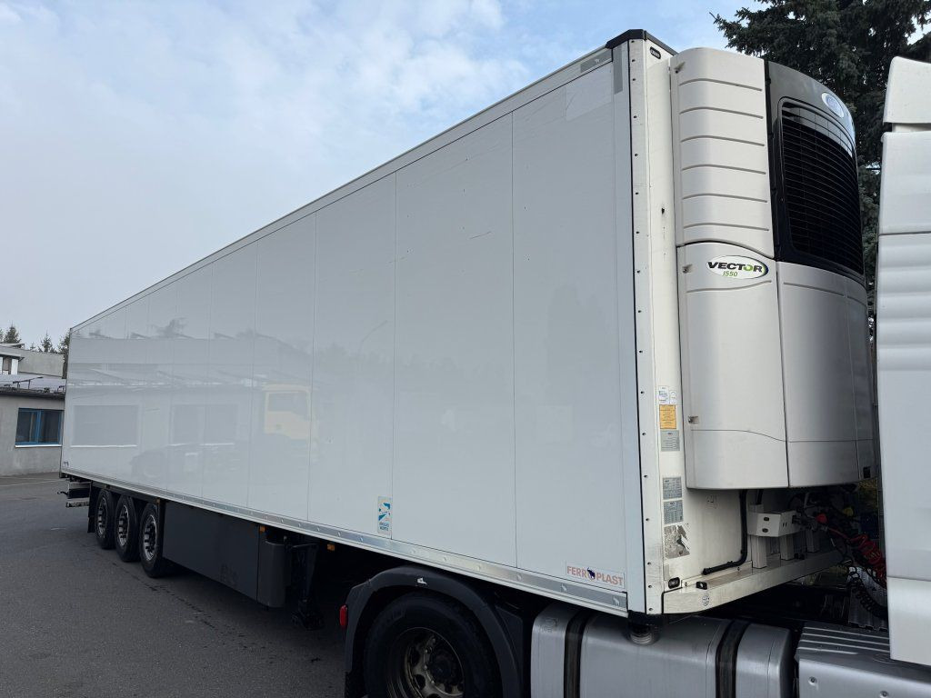 Schmitz Cargobull SKO24 Carrier Vector 1550 - Sơ mi rơ moóc hộp kín: hình 1 Schmitz Cargobull SKO24 Carrier Vector 1550 - Sơ mi rơ moóc hộp kín: hình 1