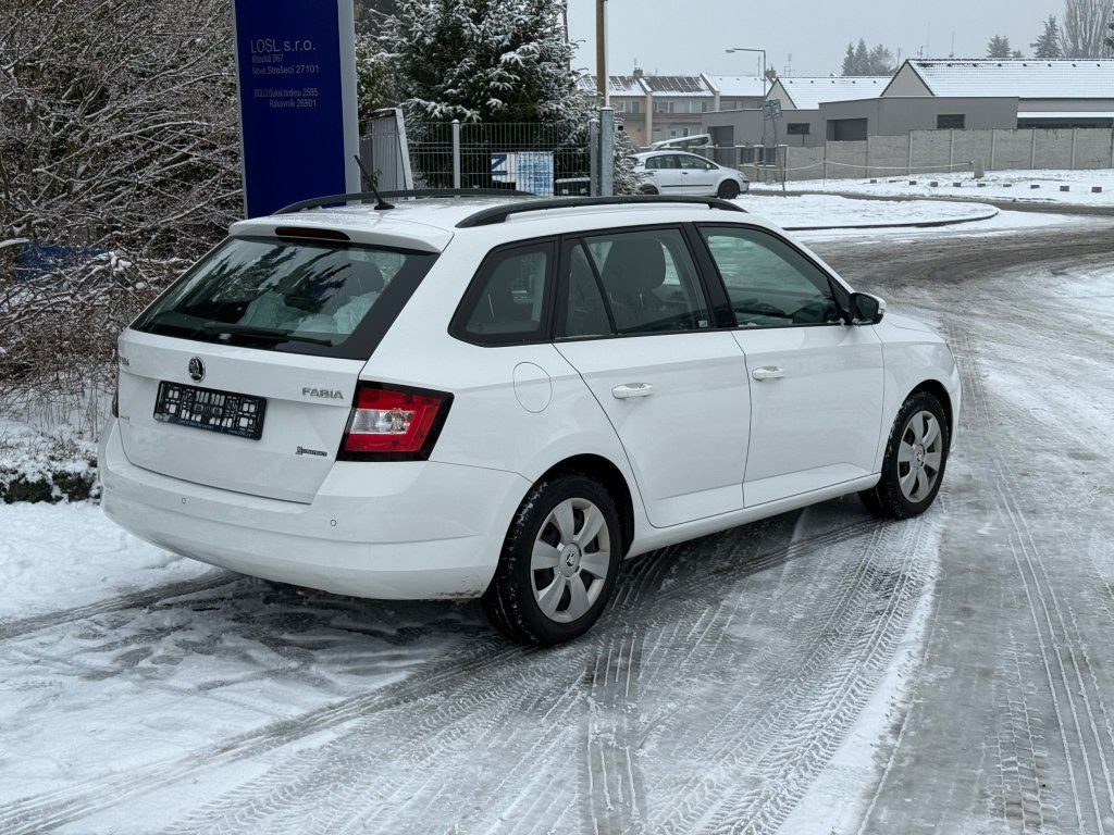 Skoda 1,4TDi kombi - Xe wagon: hình 4 Skoda 1,4TDi kombi - Xe wagon: hình 4