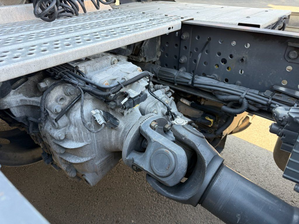 Xe đầu kéo Mercedes-Benz 1843 Actros ADR FL, EX/II, EX/III, AT: hình 11 Xe đầu kéo Mercedes-Benz 1843 Actros ADR FL, EX/II, EX/III, AT: hình 11