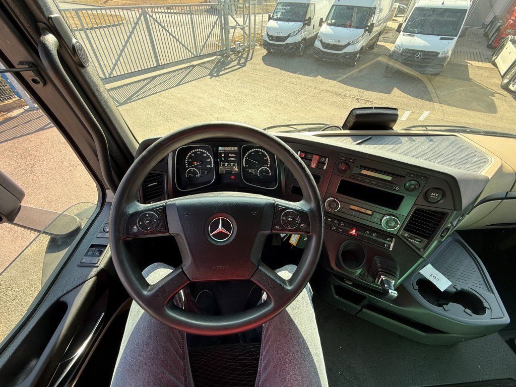 Xe đầu kéo Mercedes-Benz 1843 Actros ADR FL, EX/II, EX/III, AT: hình 17 Xe đầu kéo Mercedes-Benz 1843 Actros ADR FL, EX/II, EX/III, AT: hình 17