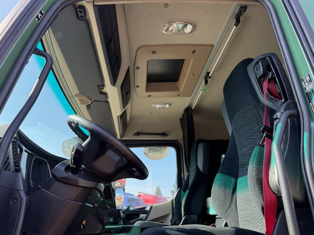 Xe đầu kéo Mercedes-Benz 1843 Actros ADR FL, EX/II, EX/III, AT: hình 13 Xe đầu kéo Mercedes-Benz 1843 Actros ADR FL, EX/II, EX/III, AT: hình 13