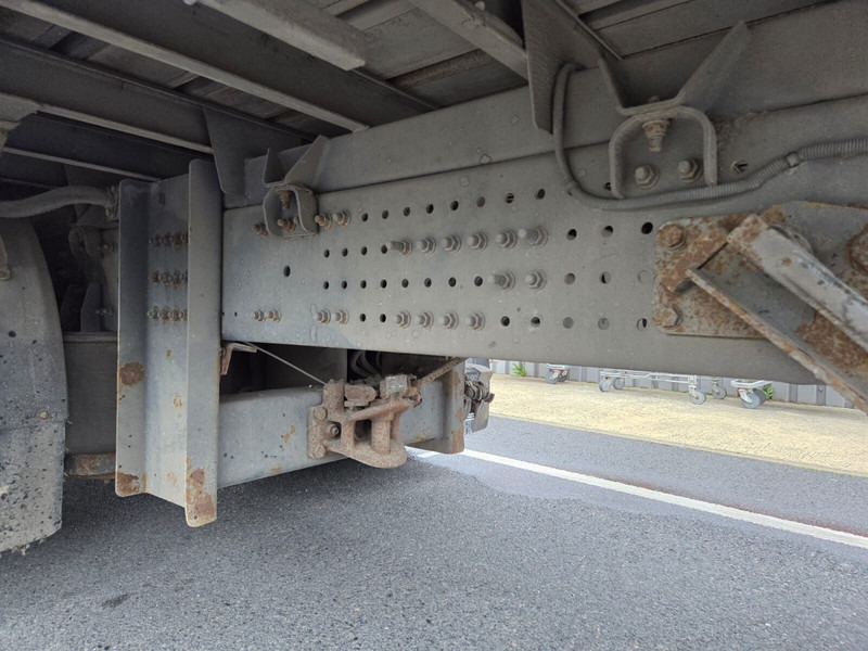 Renault Premium 460dxi - Xe tải thùng mui bạt: hình 3 Renault Premium 460dxi - Xe tải thùng mui bạt: hình 3