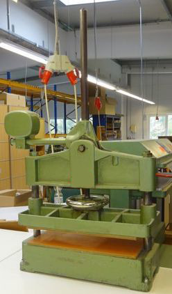 Karl Krause FNP 500 - toggle press - book press - leather press - folding low pressure press - Thiết bị in ấn: hình 1 Karl Krause FNP 500 - toggle press - book press - leather press - folding low pressure press - Thiết bị in ấn: hình 1